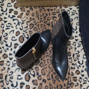 MICHAEL Michael Kors Black and Brown Ankle Boots